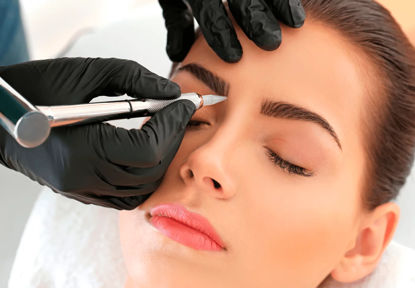 Microblading: el nuevo arte del maquillaje de cejas