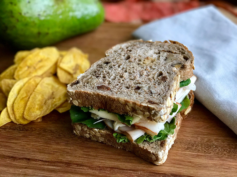 Sandwich De Pan Integral Con Pavo Manzana Y Queso 5 Desayunos Que AyudarÁN A Bajar De Peso