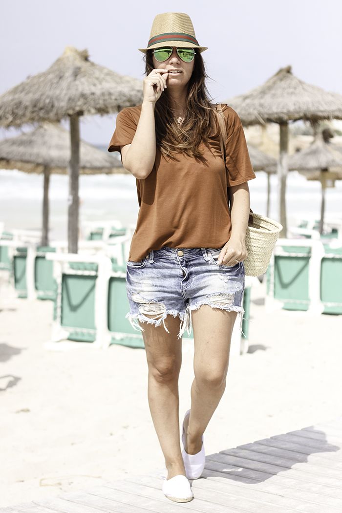Shorts Y Camisetas Outfit De Playa Para Mujeres: Algunas Opciones Que Te HarÁN Ver Espectacular
