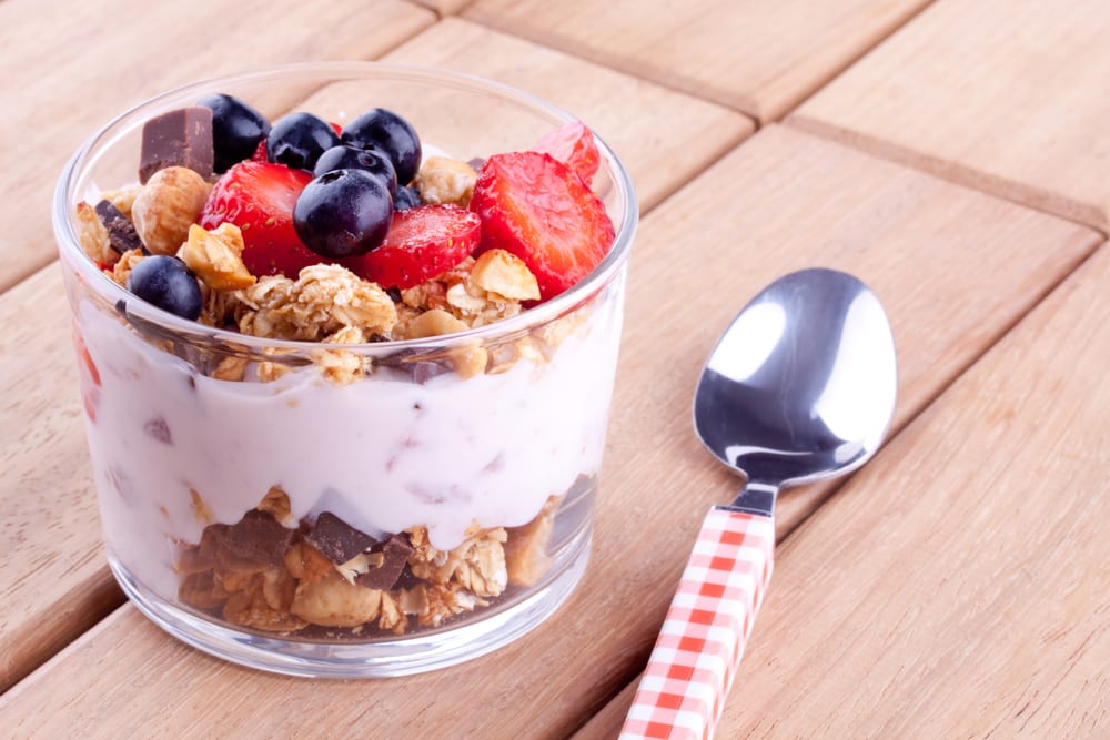 Yogur Con Cereales Y Fruta 5 Desayunos Que AyudarÁN A Bajar De Peso